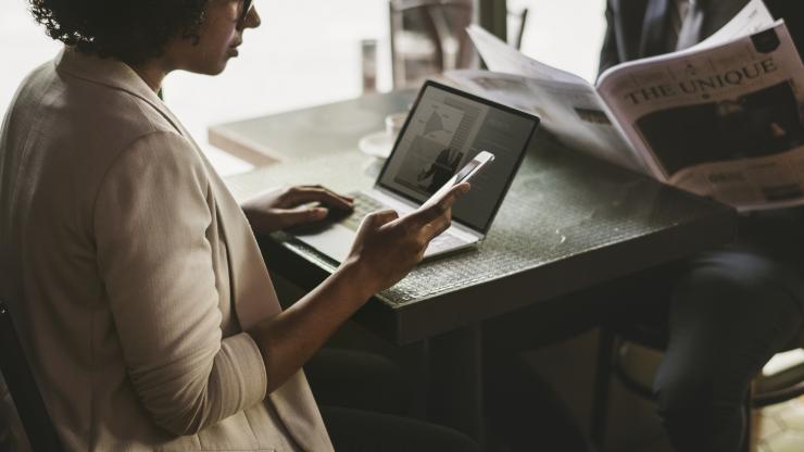 woman-working-in-coffeeshop
