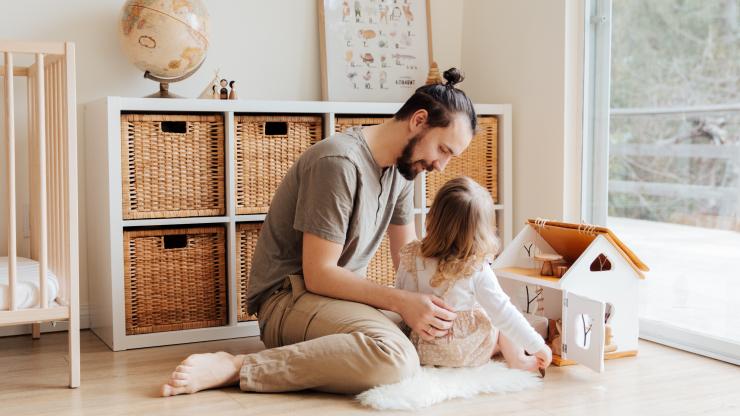 dad-playing-with-daughter